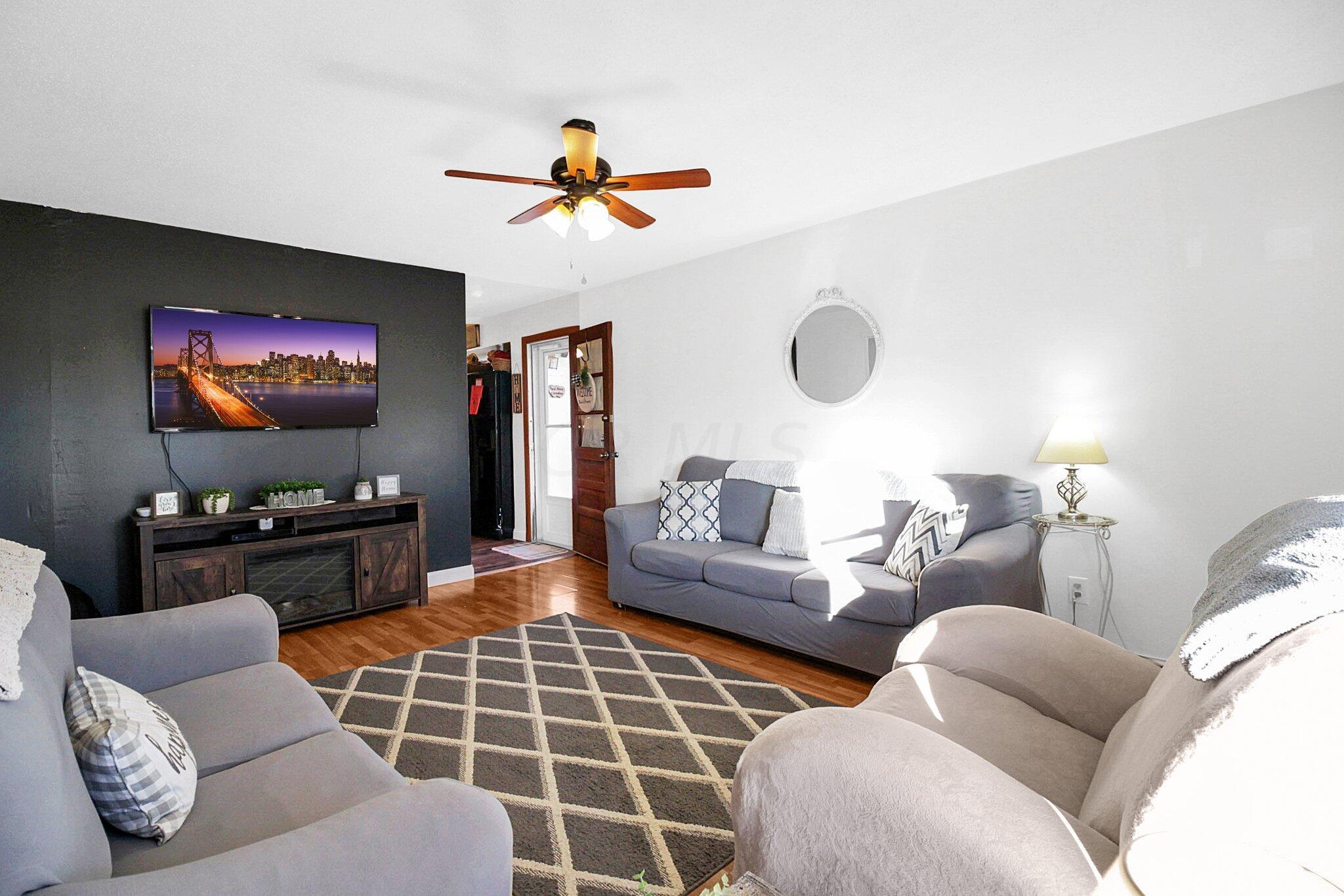 182 Calahan Road Columbus, OH 43207 - Photo 5 of 43 Living Room