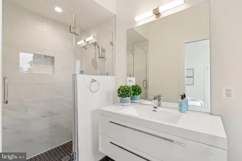 $595,000 | 1214 Queen Street Northeast, Unit 2, Washington, DC 20002
