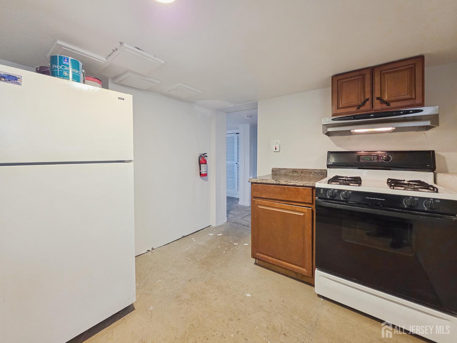 205 Ashland Road Middlesex, NJ 08846 - Photo 44 of 48 a kitchen with a refrigerator stove and microwave