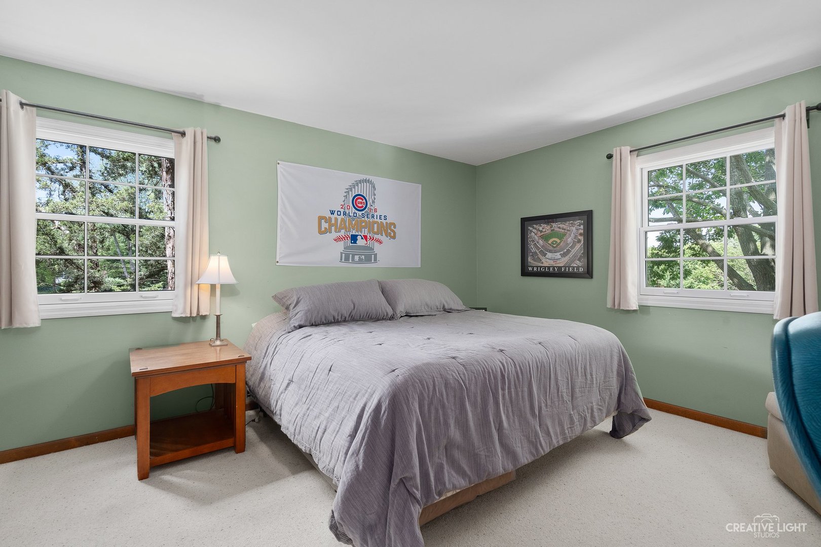 10 Aintree Road St. Charles, IL 60174 - Photo 18 of 34 a bedroom with a bed and a window