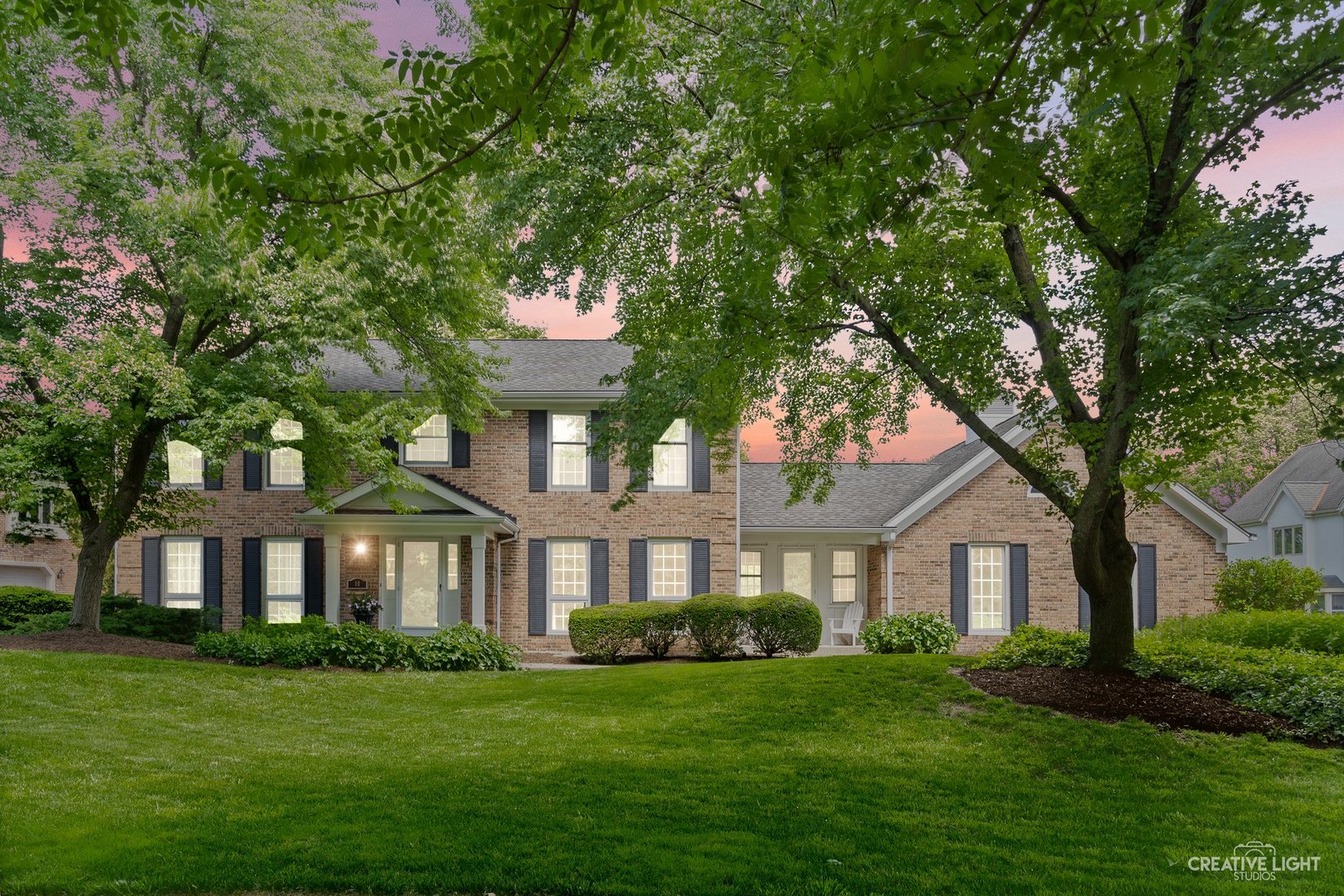 10 Aintree Road St. Charles, IL 60174 - Photo 2 of 34 a front view of a house with a yard