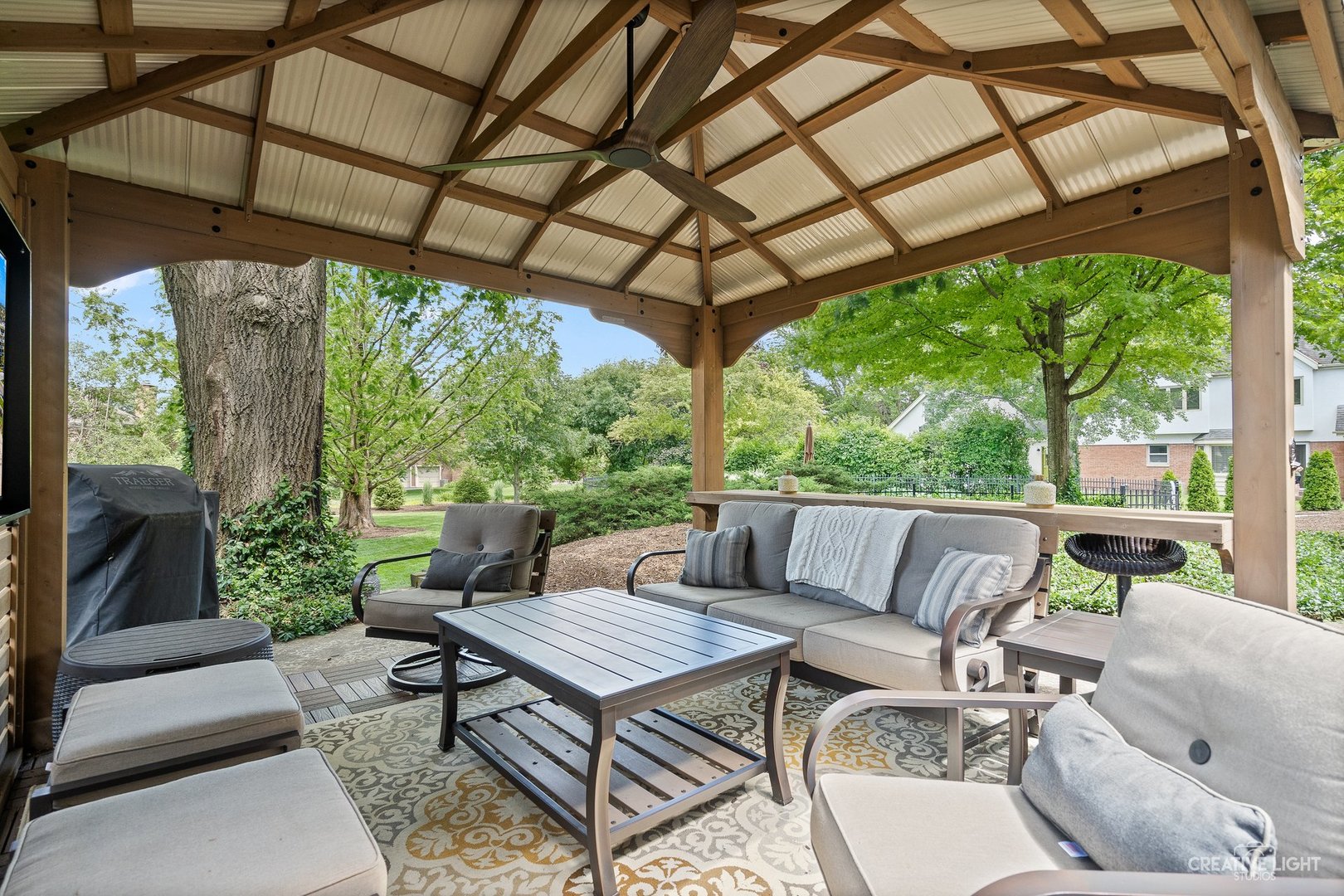 10 Aintree Road St. Charles, IL 60174 - Photo 26 of 34 a outdoor living space with furniture