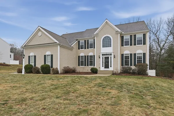 $1,188,000 | 11 Howarth Drive, Upton, MA 01568
