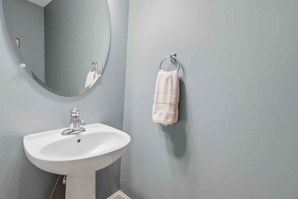 11 Howarth Drive Upton, MA 01568 - Photo 23 of 42