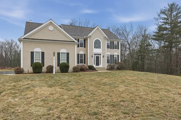 $1,188,000 | 11 Howarth Drive, Upton, MA 01568