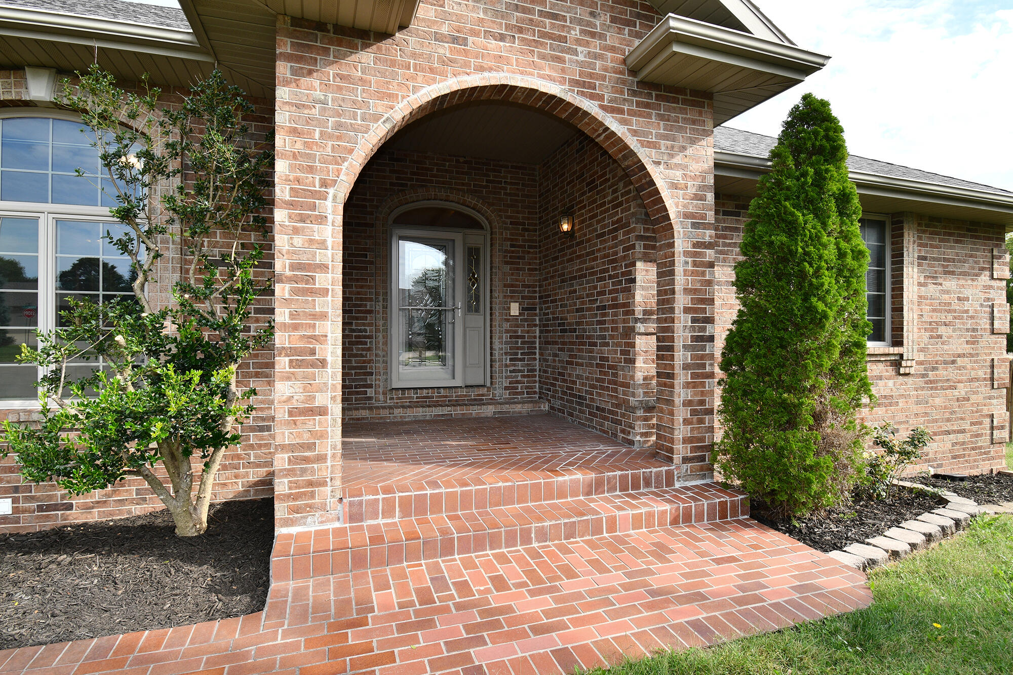 2405 South Driftwood Court Springfield, MO 65807 - Photo 1 of 1 07