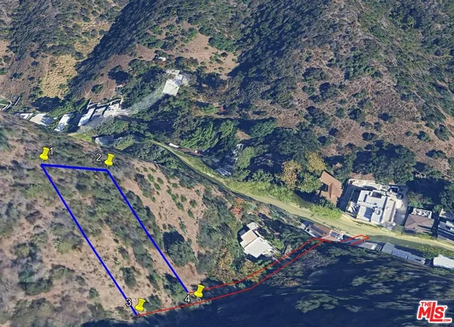 a black and white photo of a black and white photo