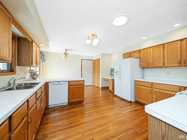 $345,000 | 16139 Lake Villa Avenue, Tinley Park, IL 60477