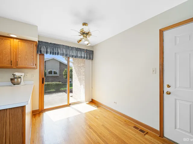 $345,000 | 16139 Lake Villa Avenue, Tinley Park, IL 60477