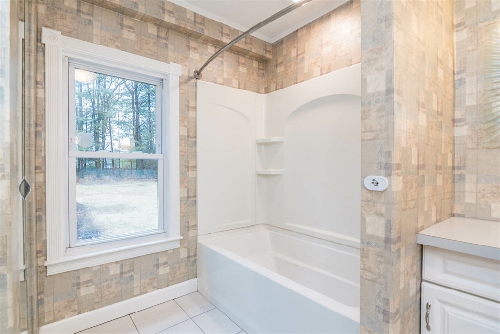 170 Parkerview Street Springfield, MA 01129 - Photo 19 of 37 Gallery Image 19
