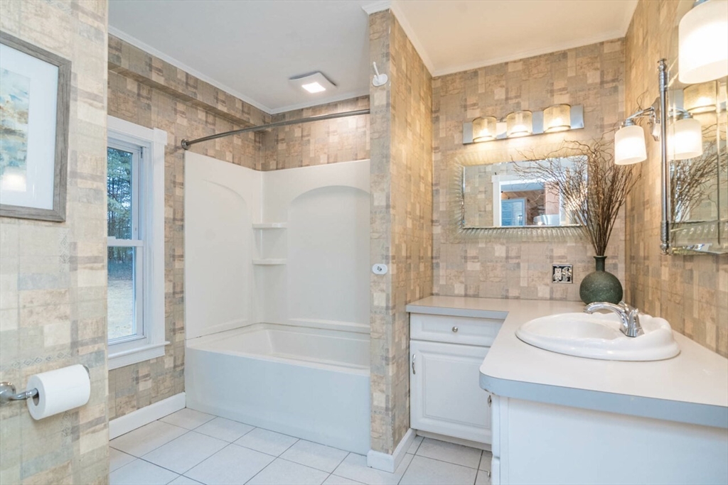 170 Parkerview Street Springfield, MA 01129 - Photo 20 of 37 Gallery Image 20