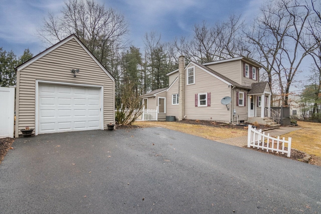 170 Parkerview Street Springfield, MA 01129 - Photo 4 of 37 Gallery Image 4