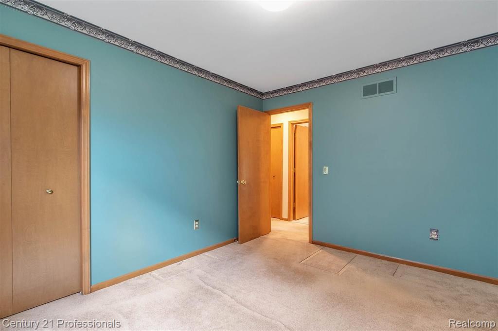 1605 Crestline Lane Rochester Hills, MI 48307 - Photo 27 of 43