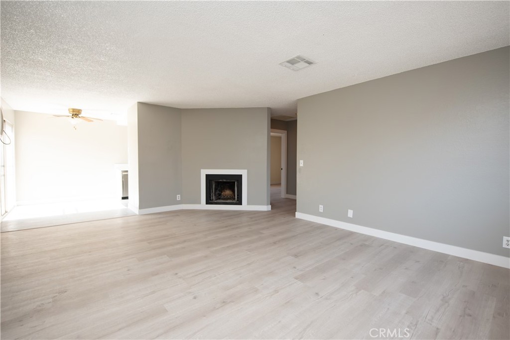 12212 Kiowa Road, Unit 4 Apple Valley, CA 92308 - Photo 2 of 13
