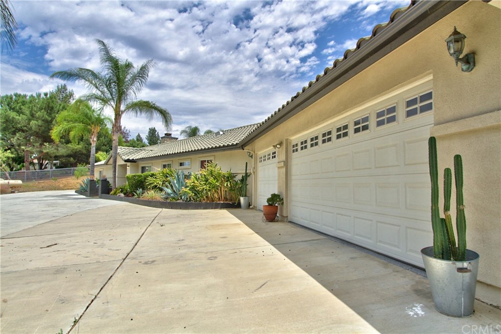 36900 Vía Broza Temecula, CA 92592 - Photo 4 of 70