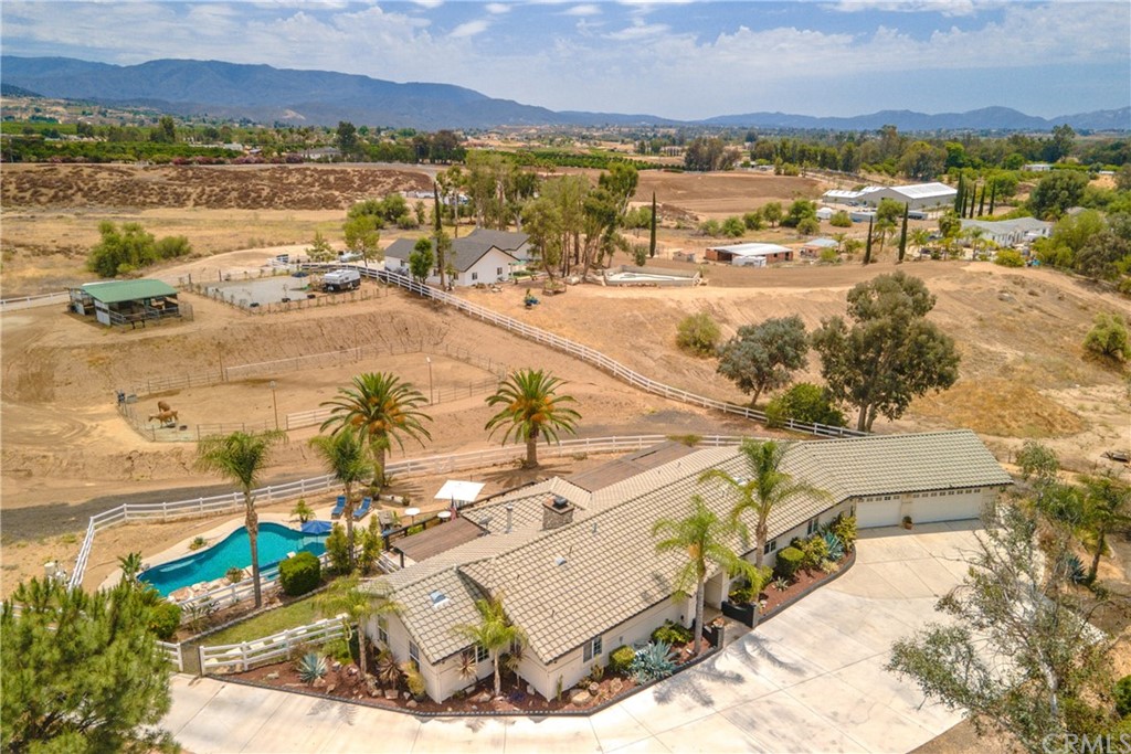 36900 Vía Broza Temecula, CA 92592 - Photo 7 of 70