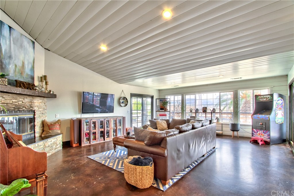 36900 Vía Broza Temecula, CA 92592 - Photo 8 of 70