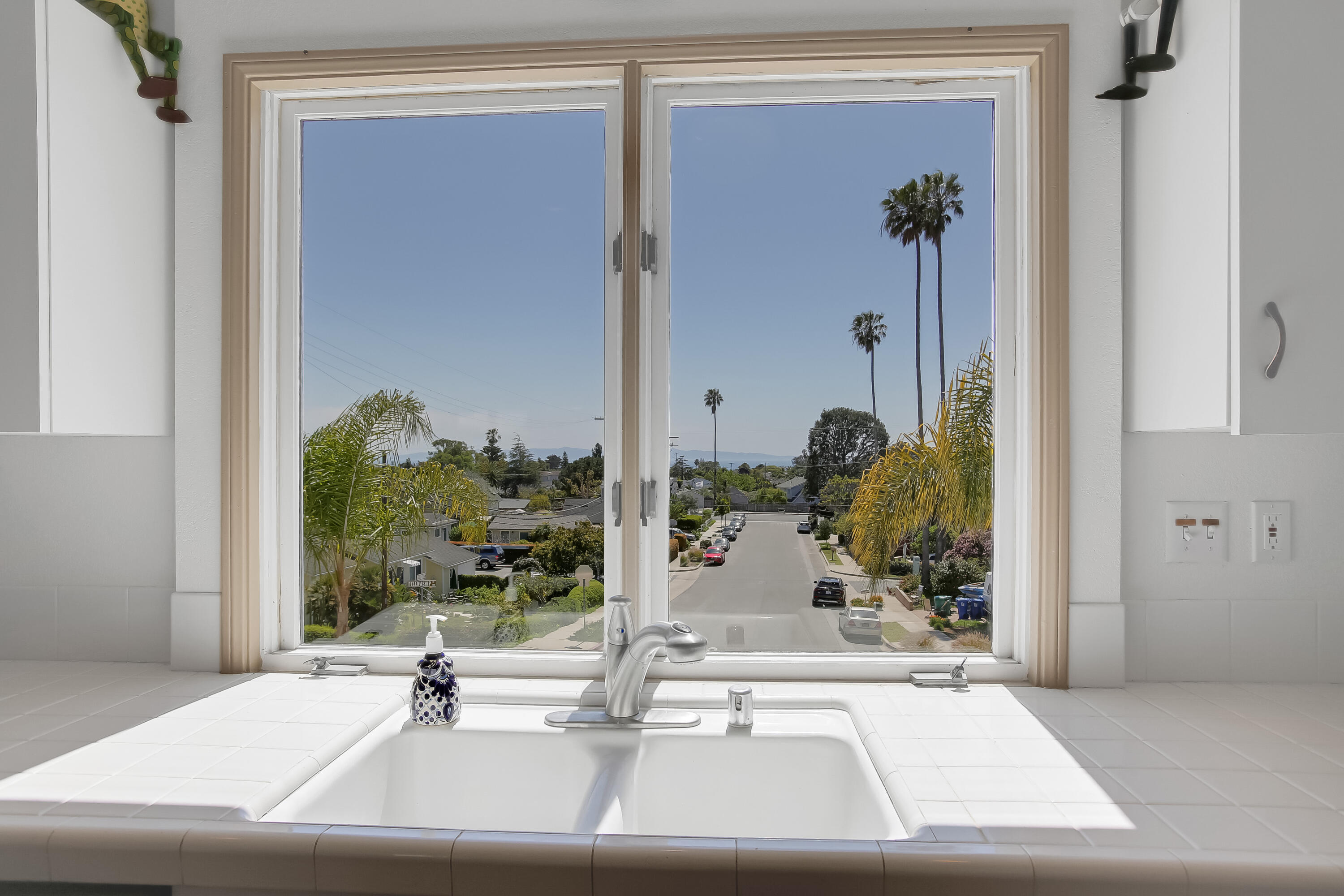 435 Fellowship Road Santa Barbara, CA 93109 - Photo 15 of 47 a bathroom with a sink and mirror