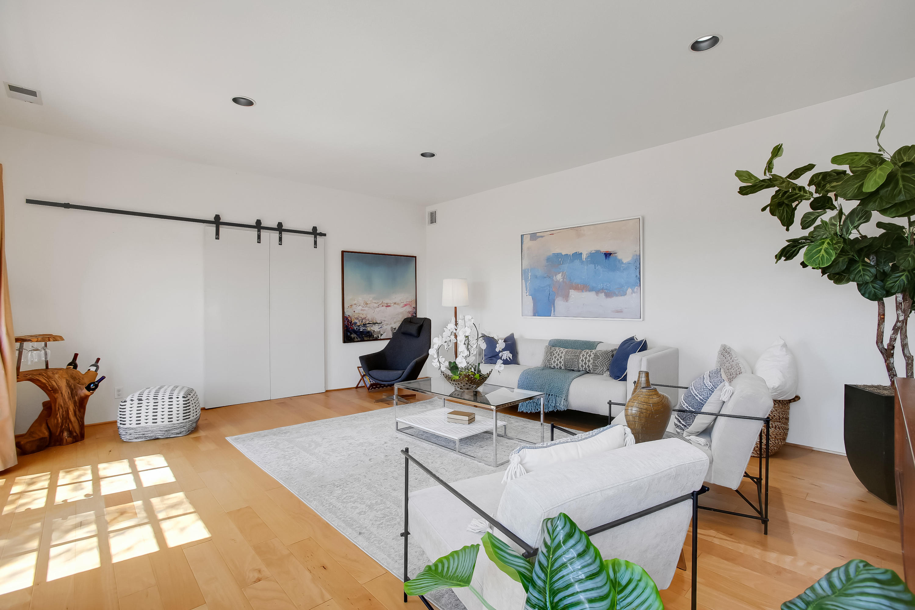 435 Fellowship Road Santa Barbara, CA 93109 - Photo 21 of 47 a living room with furniture and a potted plant