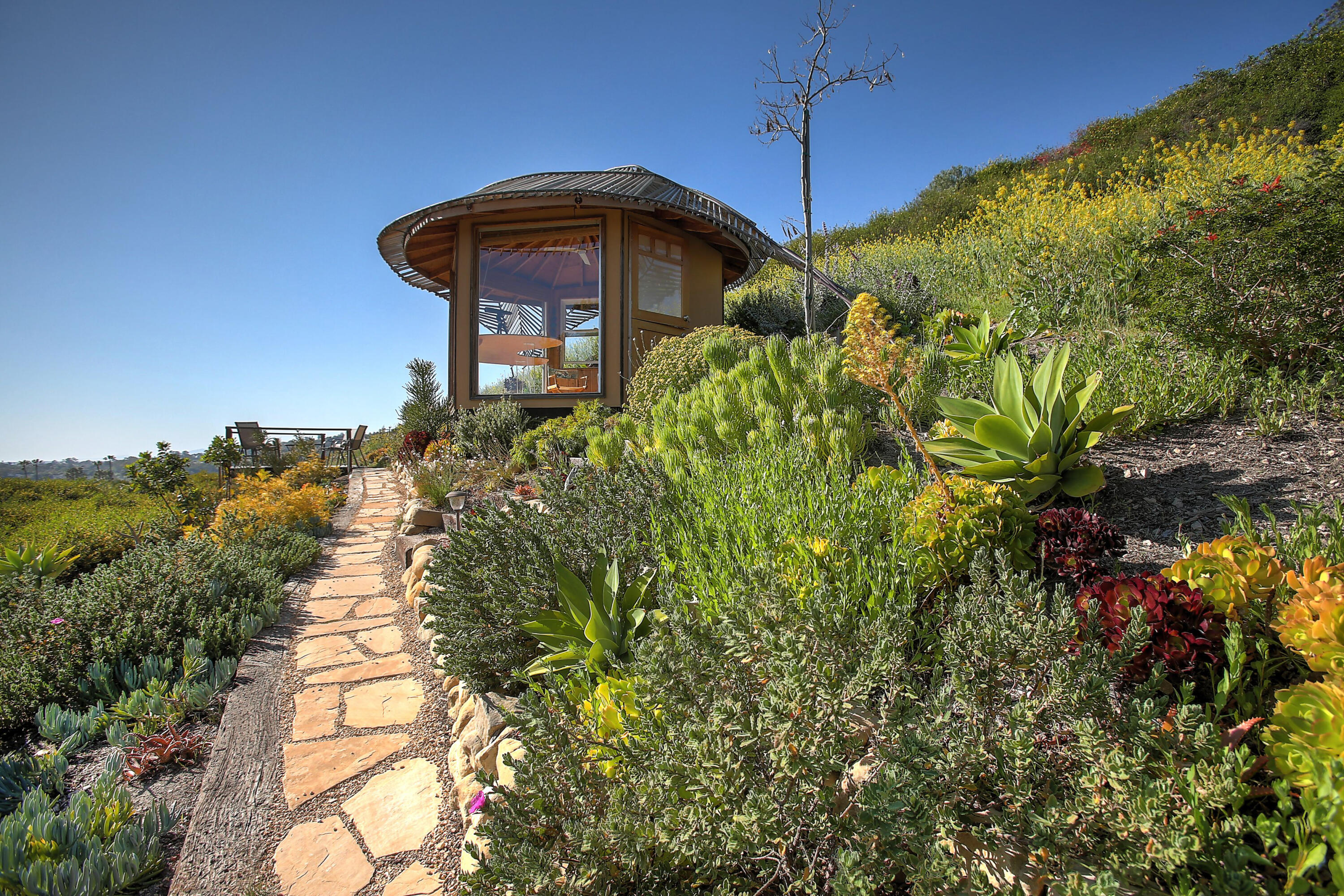 435 Fellowship Road Santa Barbara, CA 93109 - Photo 38 of 47 a front view of a house with a yard