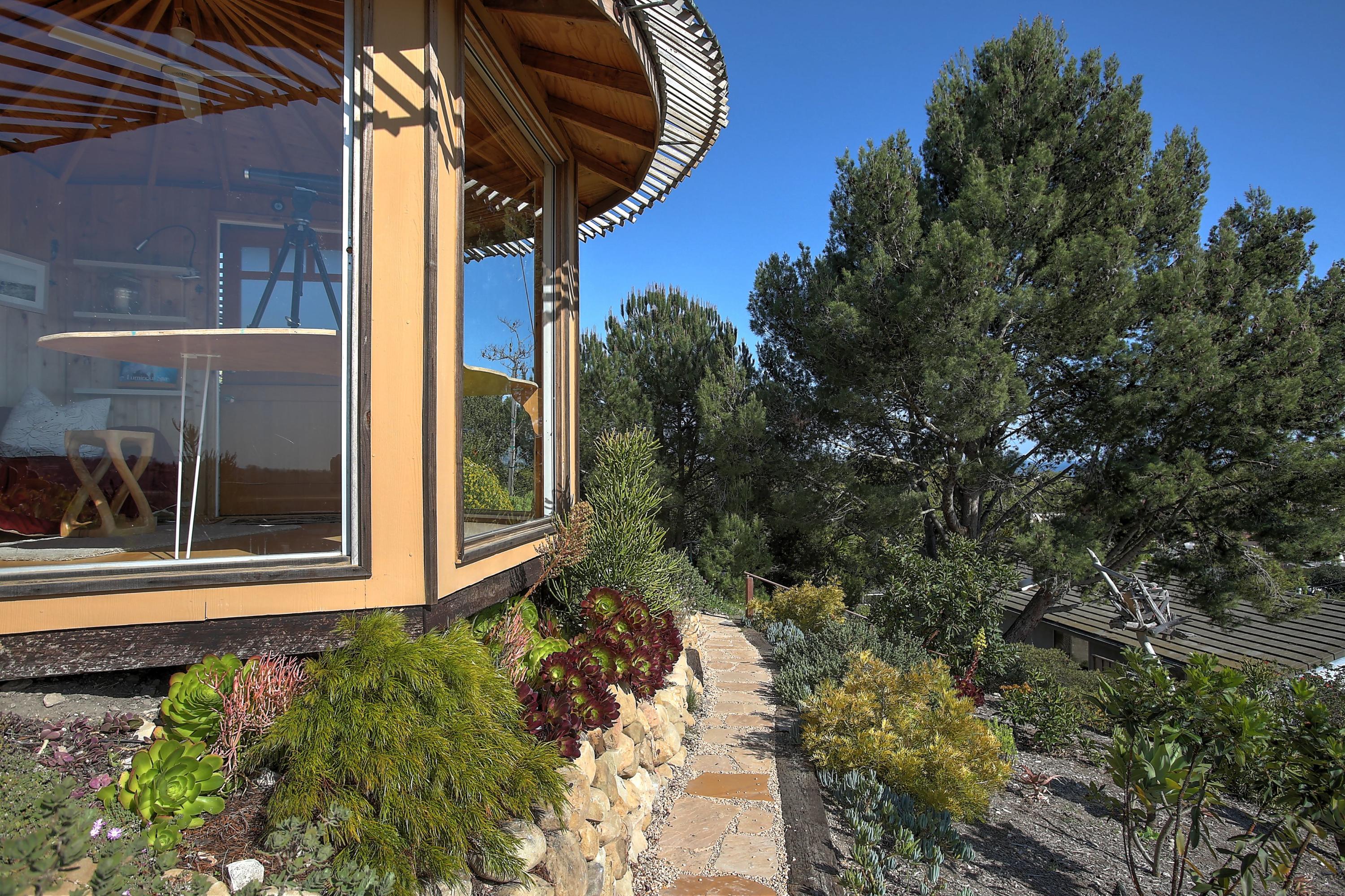 435 Fellowship Road Santa Barbara, CA 93109 - Photo 40 of 47 a view of a backyard with pathway