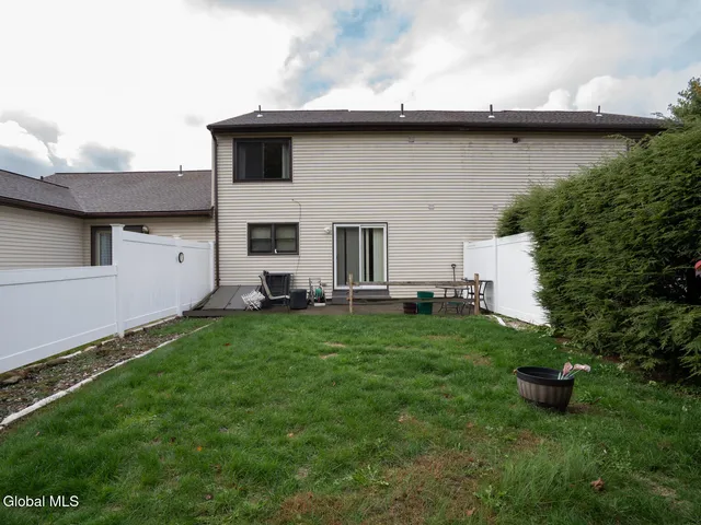 $265,000 | 52 Streamview Lane, North Greenbush, NY 12198