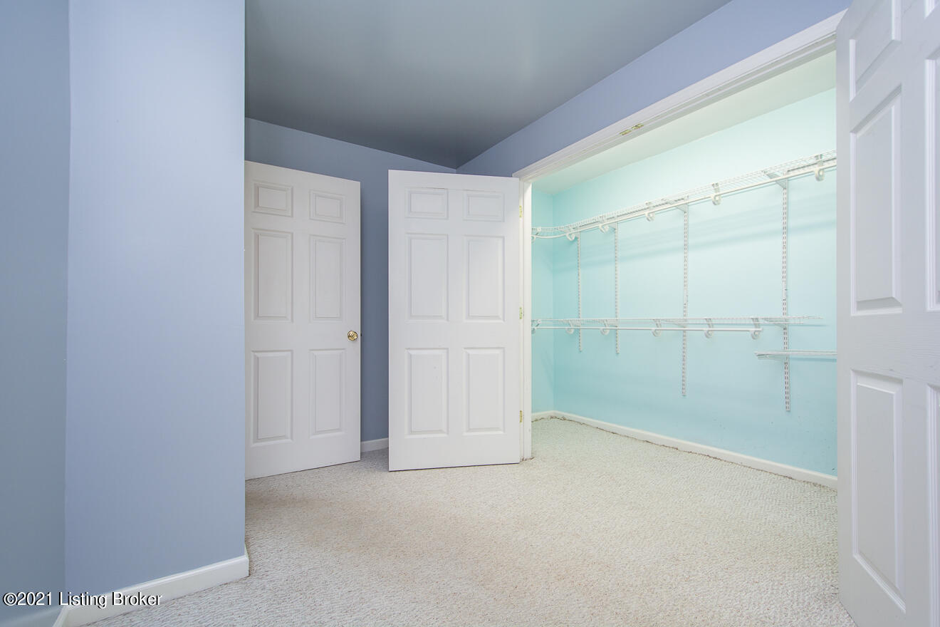 5009 Thurman Road Louisville, KY 40299 - Photo 20 of 66 Primary Bedroom closet