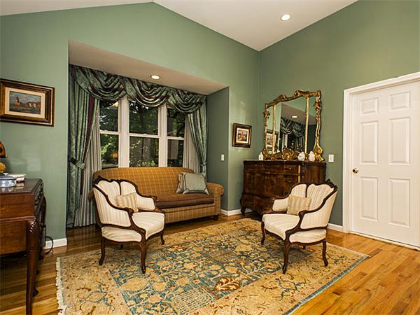 38 Thurston Road Newton, MA 02464 - Photo 20 of 23 Gallery Image 20
