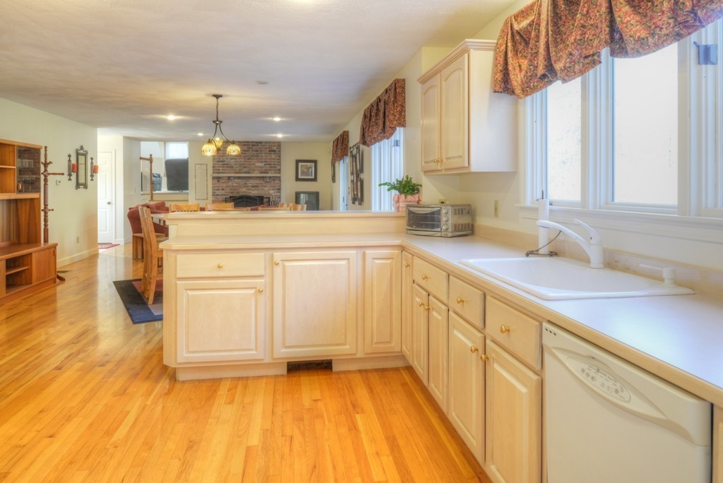 39 Arrowhead Farm Road Boxford, MA 01921 - Photo 12 of 28