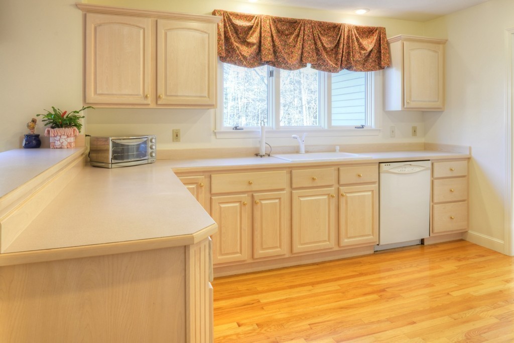 39 Arrowhead Farm Road Boxford, MA 01921 - Photo 10 of 28