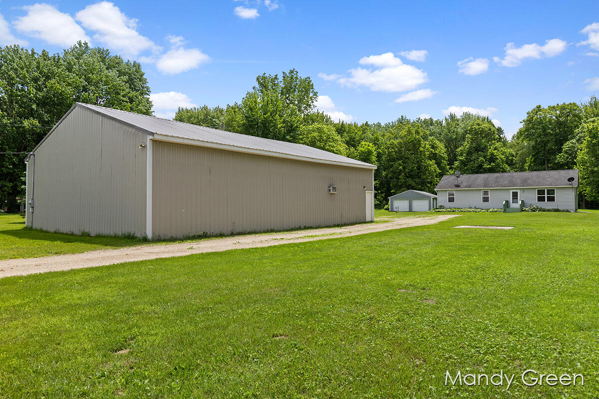 11345 West Humphrey Road Sumner, MI 48889 - Photo 1 of 38 IMG_1003