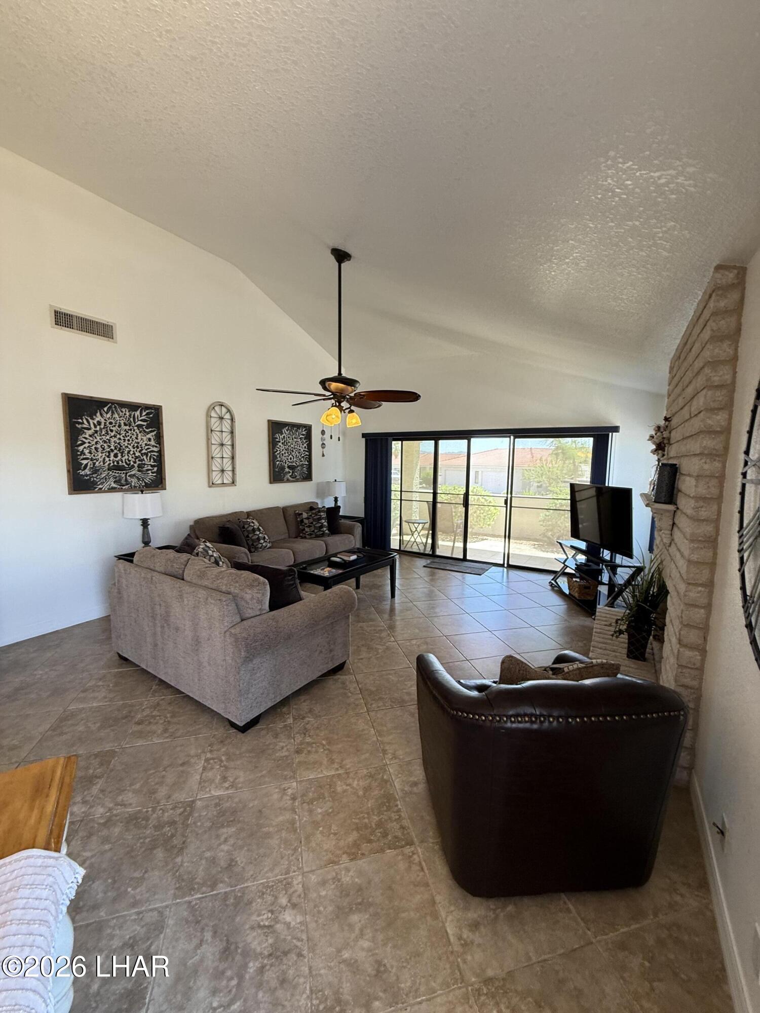 375 London Bridge Road, Unit 35 Lake Havasu City, AZ 86403 - Photo 20 of 43 LIVING ROOM
