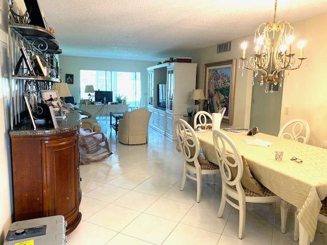 2001 Exeter Boca Raton, FL 33434 - Photo 5 of 20 Living /Dining