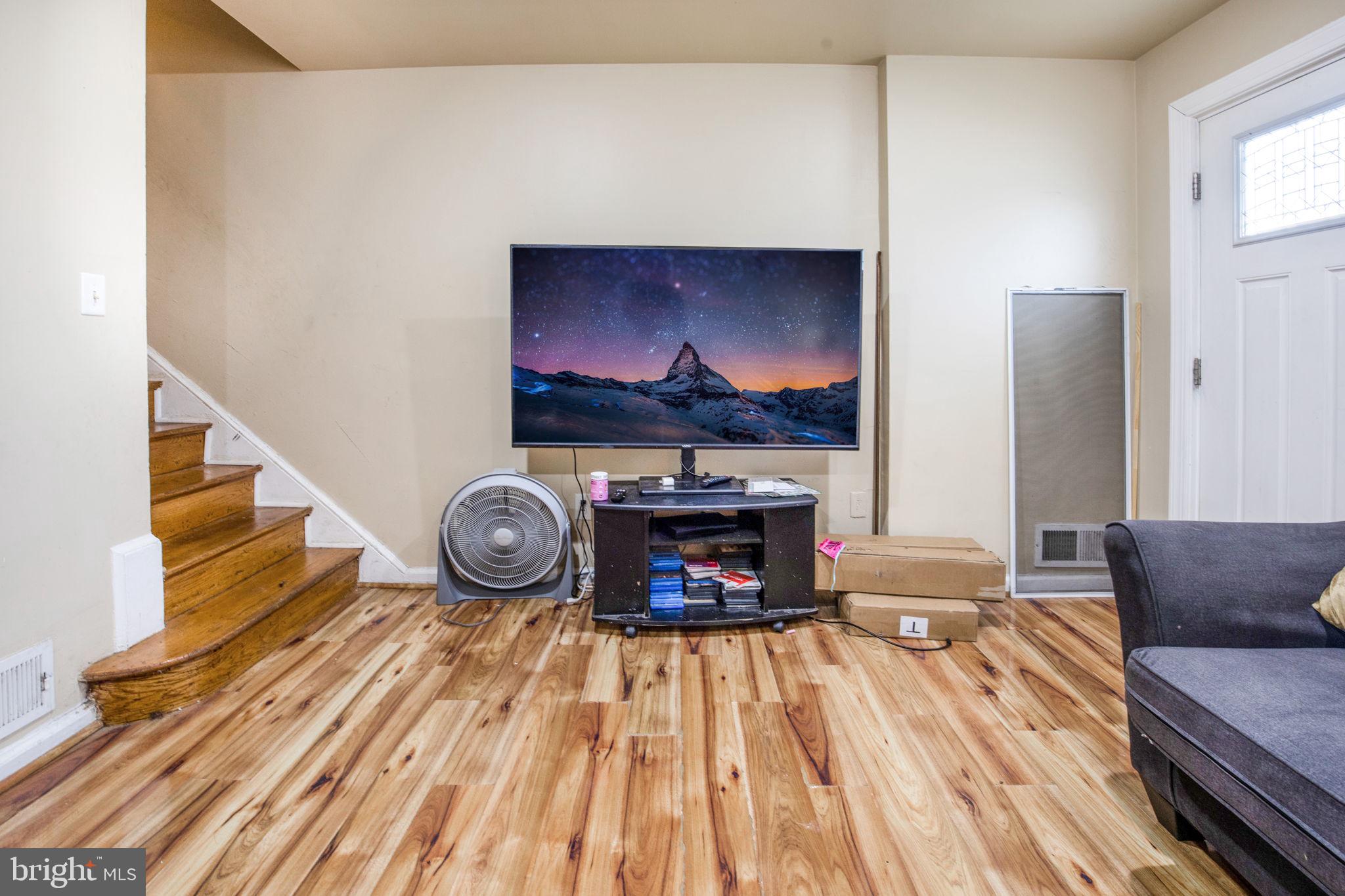 459 Riggs Road Northeast Washington, DC 20011 - Photo 10 of 31 Living Room