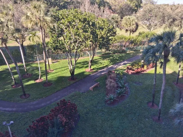 $199,900 | 1400 St Charles Place, Unit 524, Pembroke Pines, FL 33026