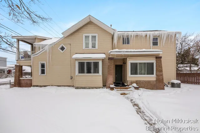 $389,900 | 700 Broadway Avenue Northwest, Grand Rapids, MI 49504