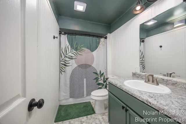 $389,900 | 700 Broadway Avenue Northwest, Grand Rapids, MI 49504