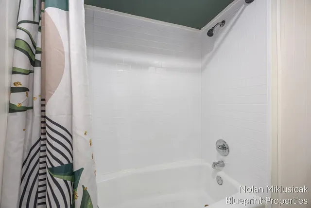 $389,900 | 700 Broadway Avenue Northwest, Grand Rapids, MI 49504