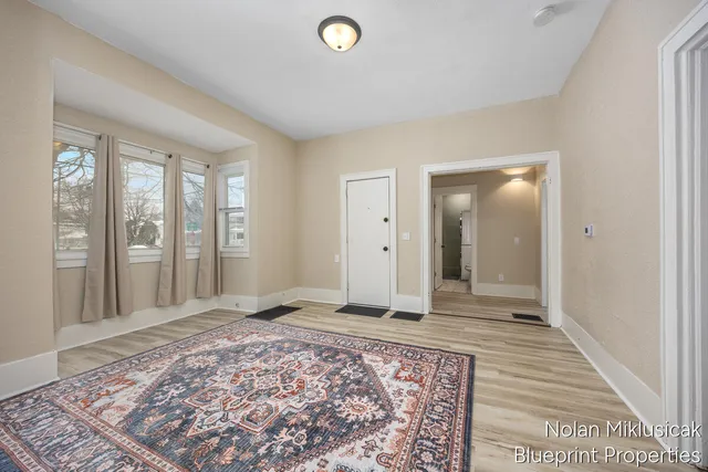 $389,900 | 700 Broadway Avenue Northwest, Grand Rapids, MI 49504