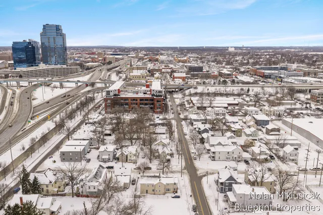 $389,900 | 700 Broadway Avenue Northwest, Grand Rapids, MI 49504