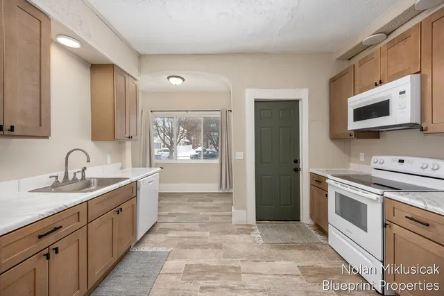 $389,900 | 700 Broadway Avenue Northwest, Grand Rapids, MI 49504