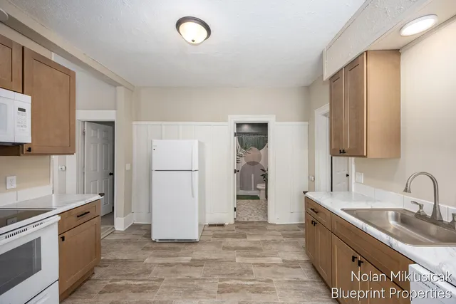 $389,900 | 700 Broadway Avenue Northwest, Grand Rapids, MI 49504