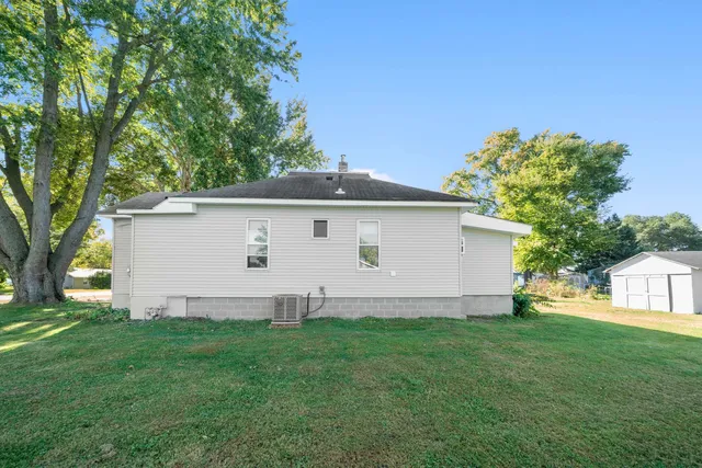 $179,900 | 402 North 2nd Street, Earlville, IL 60518
