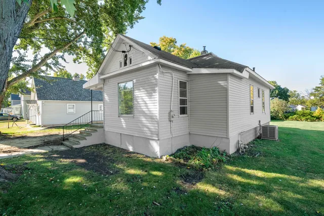 $179,900 | 402 North 2nd Street, Earlville, IL 60518