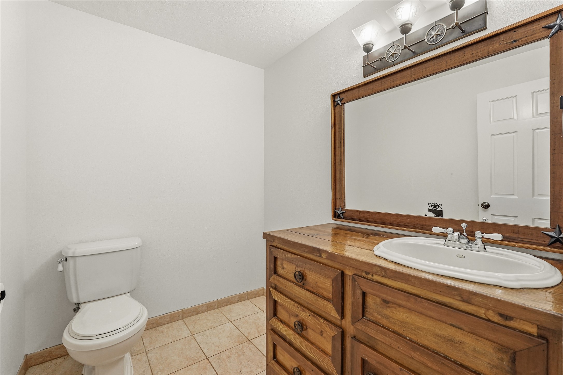 41712 Harpers Church Road Hempstead, TX 77445 - Photo 36 of 50 Half Bath w/Texas themed lighting and mirror