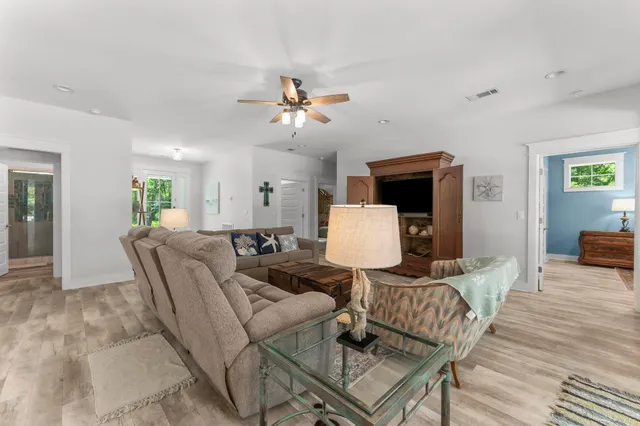 $2,500 | 187 Portland Park Road, Freeport, FL 32439