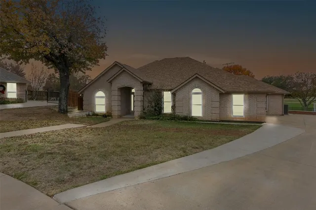 $669,900 | 7747 Bridlewood Court, North Richland Hills, TX 76182