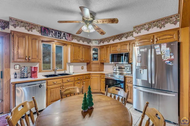 $275,000 | 8924 Southeast Berryton Road, Berryton, KS 66409