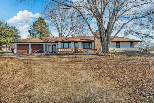 $275,000 | 8924 Southeast Berryton Road, Berryton, KS 66409