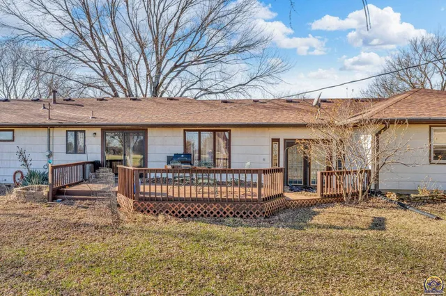 $275,000 | 8924 Southeast Berryton Road, Berryton, KS 66409